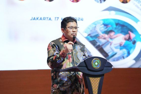 Kupas Tuntas Dinamika Perjalanan JKN, Dirut BPJS Kesehatan Rilis Buku - JPNN.COM