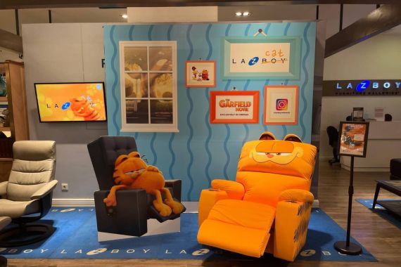 La-Z-Boy Kampanye Unik untuk Merayakan Perilisan Film “The Garfield Movie” di Bioskop - JPNN.COM
