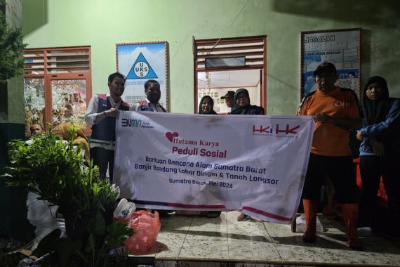 Hutama Karya Group Salurkan Bantuan untuk Korban Banjir & Tanah Longsor di Sumbar - JPNN.COM