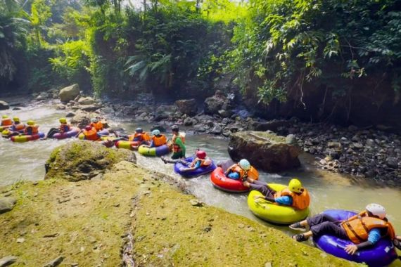 Mengenal Alam, Belajar Menanam Hingga Coba Wahana Tubing di Rivera Bogor - JPNN.COM