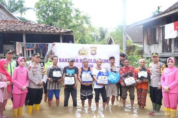 13.600 Rumah Warga di OKU Terendam Banjir - JPNN.COM