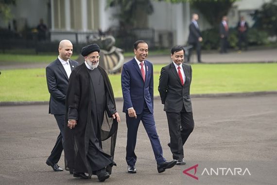 Jokowi Sampaikan Dukacita Atas Meninggalnya Presiden Iran Ebrahim Raisi - JPNN.COM