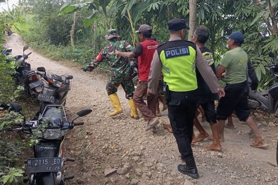 Perahu Bocor dan Terbalik, 2 Orang Meninggal Tenggelam di Kalipare Malang - JPNN.COM