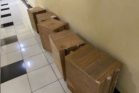 Bea Cukai Kudus Gagalkan Pengiriman 85 Ribu Batang Rokok Ilegal dari Inhil ke Jepara - JPNN.COM