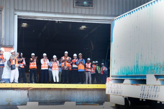Bea Cukai Rilis Kontainer Impor di Pelabuhan Tanjung Perak - JPNN.COM