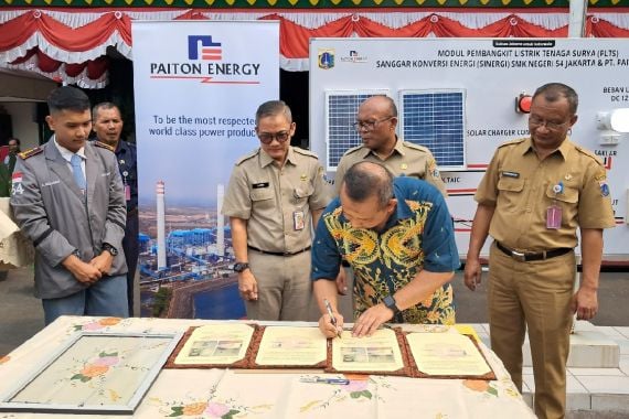 Paiton Energy Hadirkan PLTS Atap di SMKN 54 Jakarta, Ramah Lingkungan  - JPNN.COM