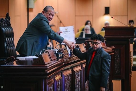 Cermati Persoalan Kebijakan Investasi, Senator Filep Dorong Adanya Politik Investasi Daerah - JPNN.COM