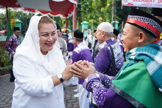 Pemkot Semarang Kirim Pendamping ke Tanah Suci, Mbak Ita Berpesan Begini - JPNN.COM