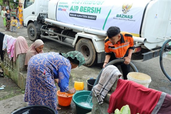 Tim BTB Lakukan Aksi Resik dan Distribusi Air Bersih di Sumbar - JPNN.COM