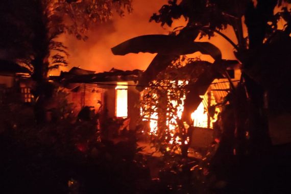 Kebakaran di Asrama TNI AD Palembang, 12 Rumah Ludes - JPNN.COM