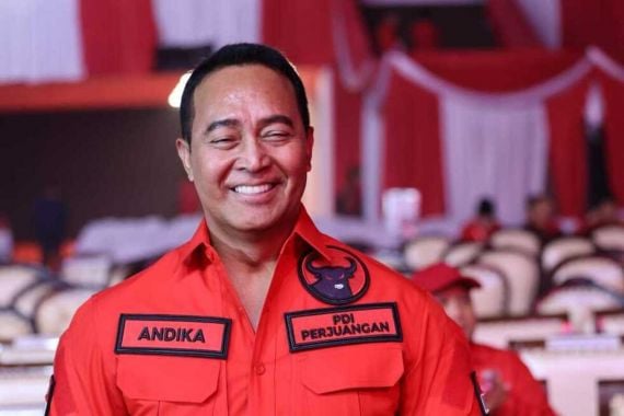 Andika Perkasa Resmi Jadi Kader PDIP, Pakai Kemeja Merah dan Disinggung Megawati di Rakernas - JPNN.COM
