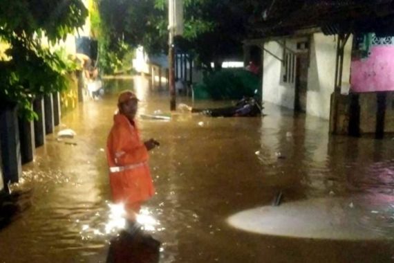 Banjir Merendam Beberapa Wilayah di Jakarta Pagi Ini - JPNN.COM