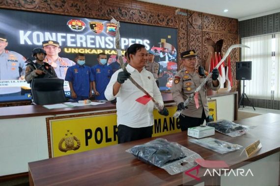 2 Anggota Geng Bersenjata Tajam Bikin Resah Warga, Langsung Digulung Polisi - JPNN.COM