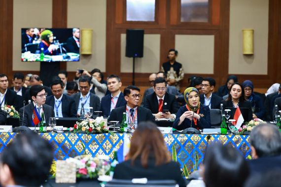Dirut Pertamina Nicke Widyawati Sampaikan 2 Strategi untuk Capai Komunitas Ekonomi ASEAN - JPNN.COM