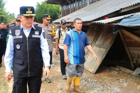 Banjir Bandang di OKU, 18 Jembatan Gantung Rusak - JPNN.COM
