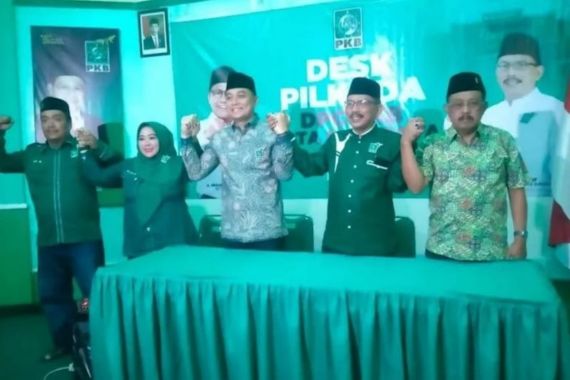 PKB Beri Rekomendasi Eri Cahyadi-Armuji Maju Pilkada Surabaya 2024 - JPNN.COM