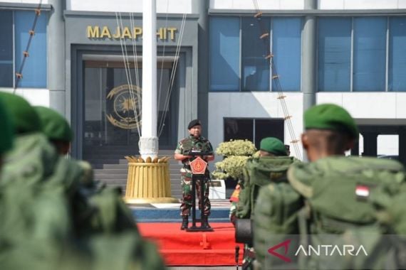 350 Prajurit TNI Dikirim ke Perbatasan RI-Malaysia di Kalbar, Mayjen Rafael Berpesan Begini - JPNN.COM