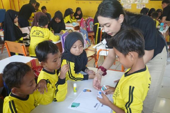 Gandeng RS Siloam, LPCK Gelar Penyuluhan Kesehatan Tentang PHBS di SDN Cibatu 02 Cikarang Selatan Bekasi - JPNN.COM