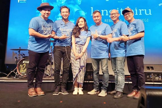 Langit Biru, Persembahan Spesial Padi Reborn dan Fanny Soegi - JPNN.COM