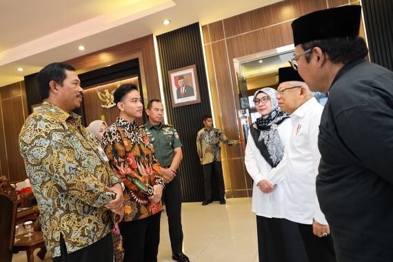 Pj Gubernur Jateng Dampingi Wapres saat Peresmian Layanan Fast Track untuk JCH - JPNN.COM