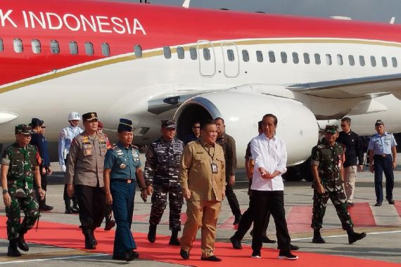 Kunjungi Riau, Jokowi Resmikan Tol Pekanbaru-Padang hingga SPALDT Bambu Kuning - JPNN.COM