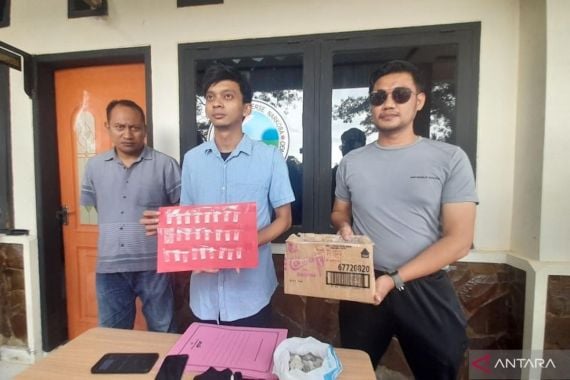 Pengedar Sekaligus Pengguna Sabu-Sabu Diringkus Polisi di Gorontalo, Sebegini Barang Buktinya - JPNN.COM
