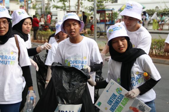 Edukasi Masyarakat, Chandra Asri Bersih-bersih Sampah di Kota Tua - JPNN.COM