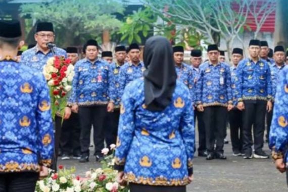 Pj Bupati Menyinggung soal Baju Seragam PPPK & Pentingnya Bersyukur - JPNN.COM