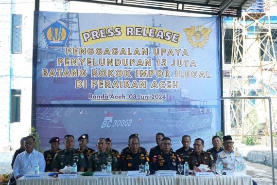 Top, Bea Cukai Gagalkan 2 Penyelundupan Rokok Ilegal di Perairan Aceh - JPNN.COM