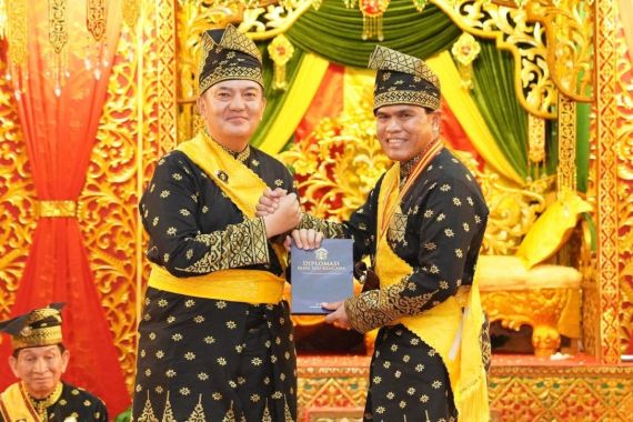 Kasal TNI Dianugerahi Gelar Adat Datuk Seri Segara Utama Setia Wangsa - JPNN.COM