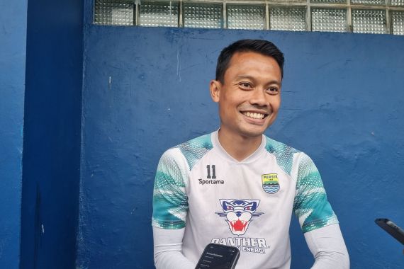 Penantian Panjang Dedi Kusnandar Bawa Persib Juara, Persembahkan Gelar Untuk Almarhum Ayah - JPNN.COM