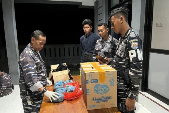 TNI AL Amankan Paket Diduga Berisi Bahan Peledak - JPNN.COM