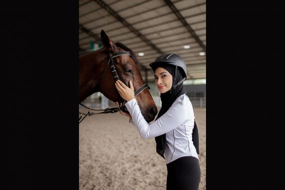 Putri Zulkifli Hasan Kini Hobi Berkuda, Begini Penampilannya - JPNN.COM