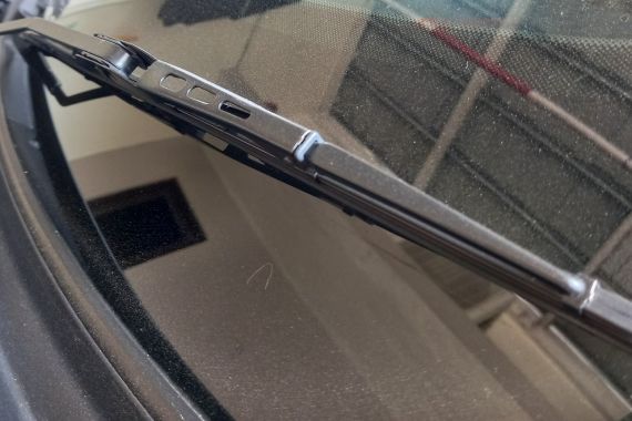 Rifat Berbagi Cara Mengetahui Kapan Wiper Mobil Harus Diganti - JPNN.COM
