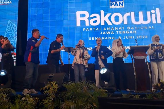 Rakorwil PAN Jateng, Zulhas Singgung Nasi Kotak & Kader Naik Angkot: Harus Tampil Glamor - JPNN.COM