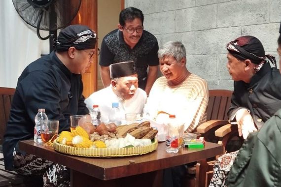 Mbah Latief Tiba-Tiba Muncul Temui Sudaryono, Lalu Didoakan Jadi Gubernur Jawa Tengah - JPNN.COM