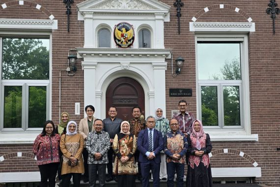 Bertemu Dubes RI untuk Belanda, Menaker Ida Bahas Peluang bagi Tenaga Kerja Indonesia - JPNN.COM