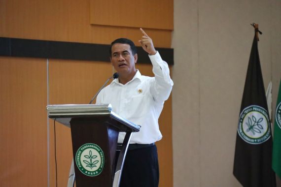 Mentan Amran Sulaiman Lepas Ribuan Mahasiswa Polbangtan untuk Kawal Program Pertanian - JPNN.COM
