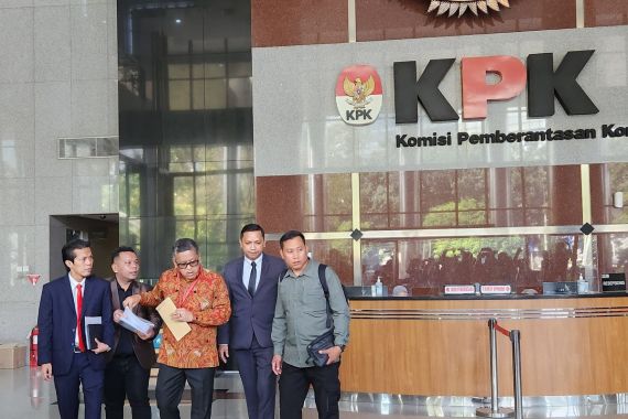 Penuhi Panggilan KPK, Sekjen PDIP Tegaskan Komitmennya dalam Ketaatan Hukum - JPNN.COM