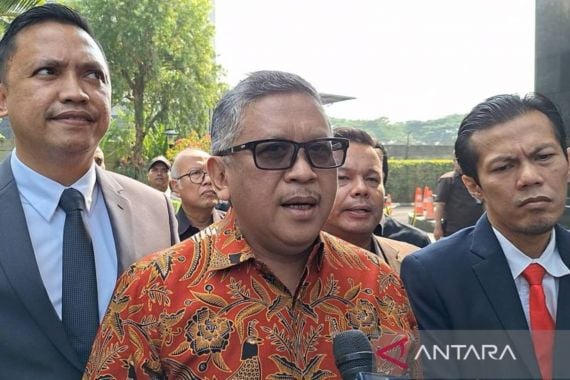 Sekjen PDIP Tiba di Gedung KPK untuk Diperiksa Kasus Suap Harun Masiku - JPNN.COM
