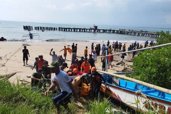 Saefudin Tewas Tenggelam Ketika Memancing di Pantai Pesisir Barat - JPNN.COM