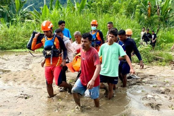 Hilang Terseret Arus Sungai Ndewu, Pria di Sikka Ditemukan Sudah Meninggal Dunia - JPNN.COM