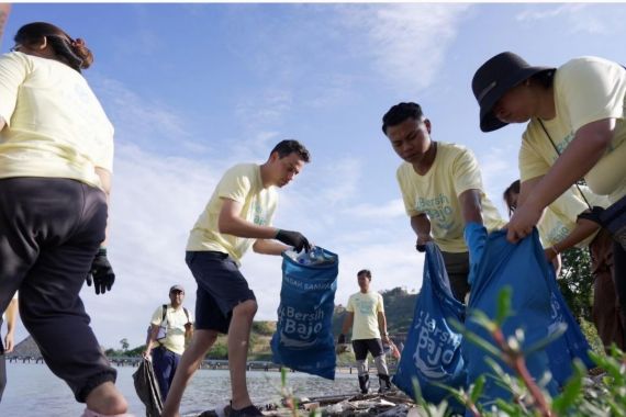 Hari Laut Sedunia, Ta'aktana Resort & Spa Gelar Beach Clean-Up - JPNN.COM