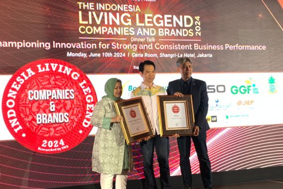 PT Industri Jamu Dan Farmasi Sido Muncul dan Tolak Angin Raih Penghargaan dalam Ajang Indonesia Living Legend - JPNN.COM