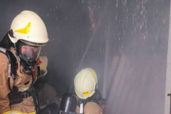 Kebakaran Melanda Ruko di Jakarta Barat, Kerugian Puluhan Juta Rupiah - JPNN.COM