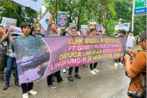 Aktivis Lingkungan Memprotes Tambang di Musi Rawas Utara - JPNN.COM