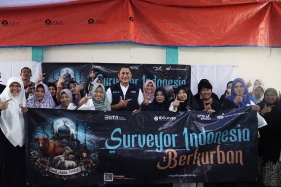 PT Surveyor Indonesia Salurkan Hewan Kurban kepada Masyarakat Pra-Sejahtera - JPNN.COM