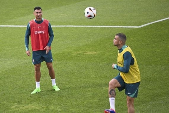 Ronaldo dan Pepe Berpeluang Pecahkan Rekor Ini di Piala Eropa 2024 - JPNN.COM