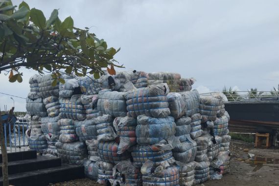 Bea Cukai Gagalkan Penyelundupan 150 Bal Pakaian Bekas di Perairan Sungai Asahan - JPNN.COM