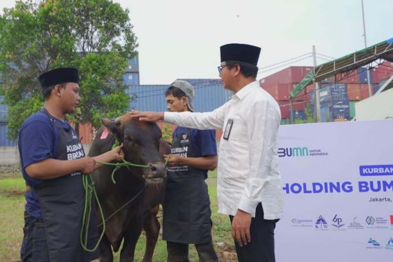 Holding BUMN Danareksa Salurkan 212 Hewan Kurban Lewat BAZNAS - JPNN.COM